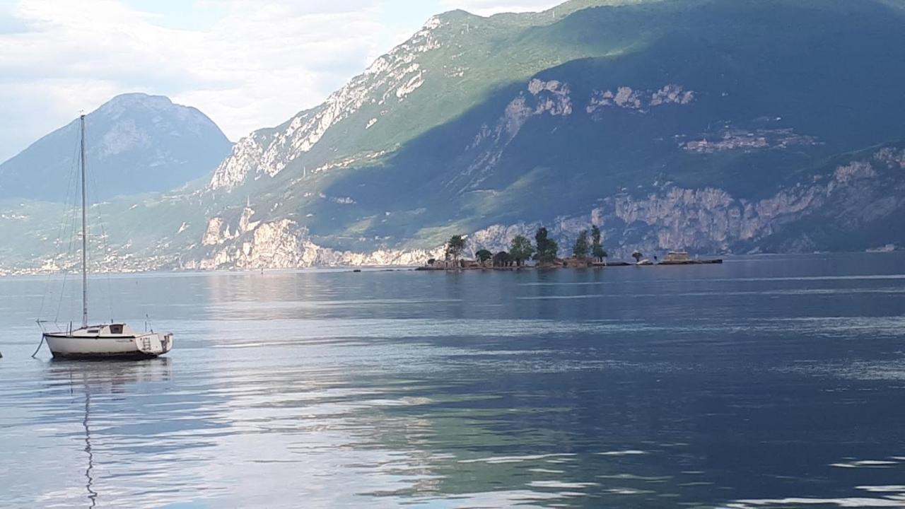 Appartamenti Casa Nina, Lago,Montagne, Uliveti Brenzone sul Garda Exterior photo