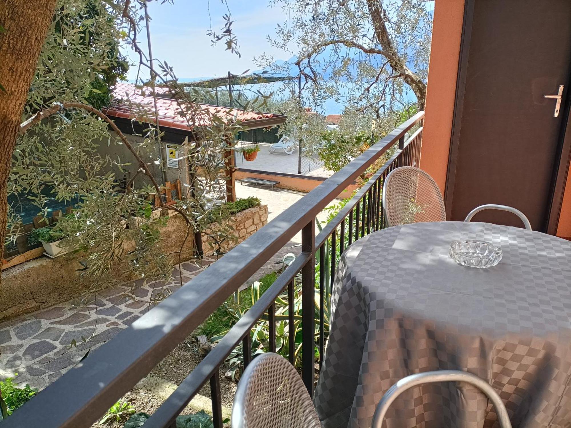Appartamenti Casa Nina, Lago,Montagne, Uliveti Brenzone sul Garda Exterior photo