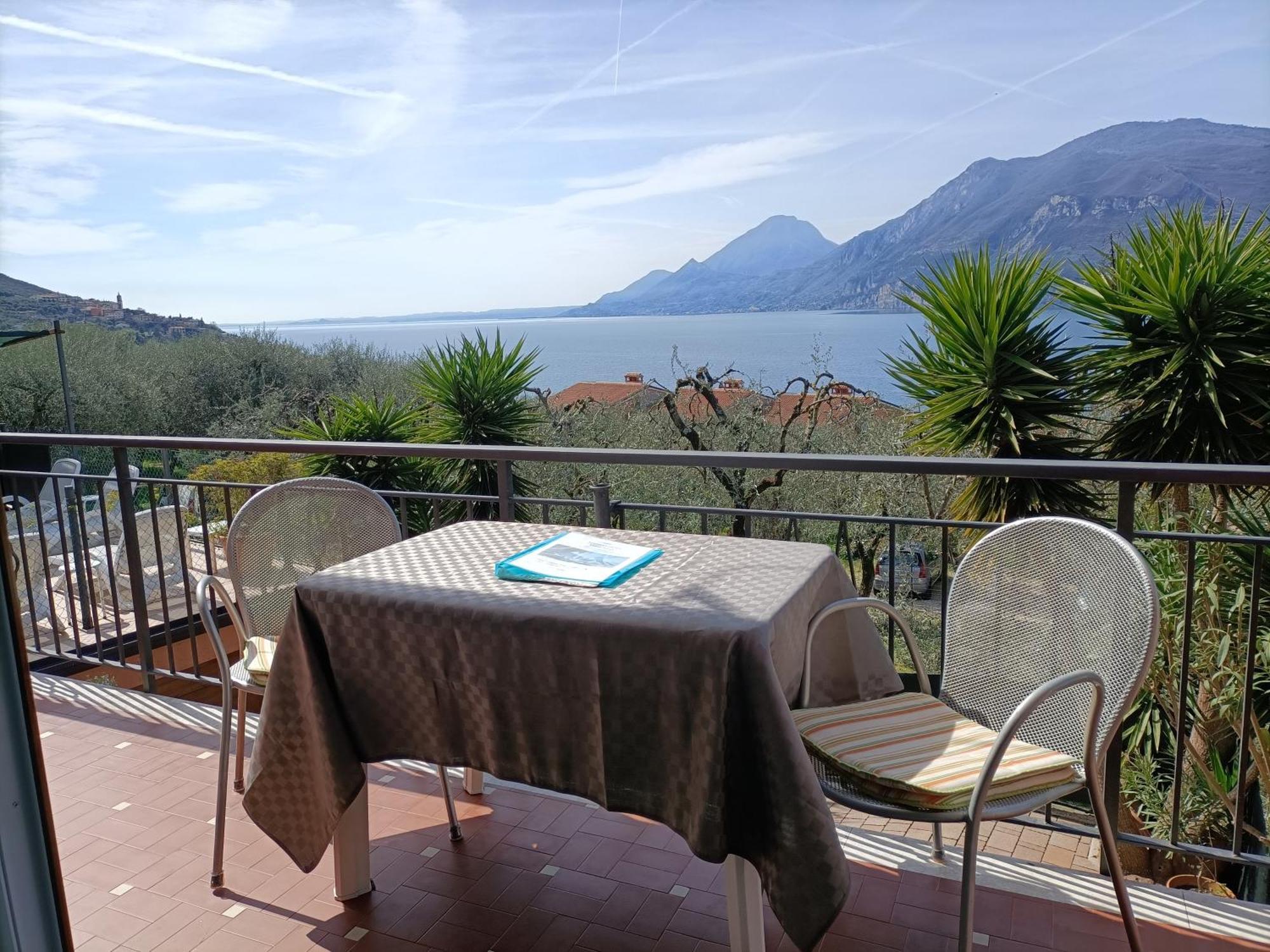 Appartamenti Casa Nina, Lago,Montagne, Uliveti Brenzone sul Garda Exterior photo