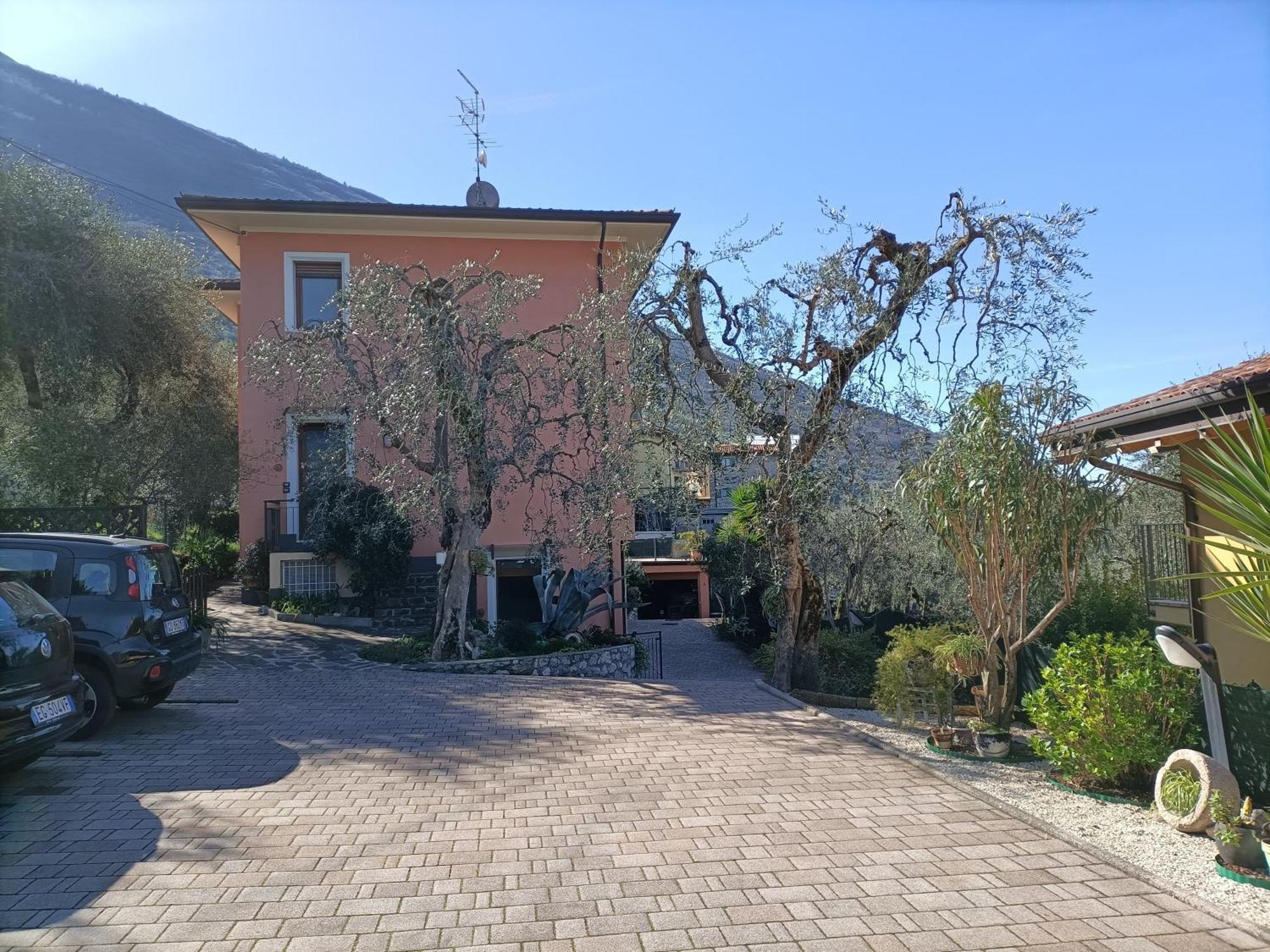 Appartamenti Casa Nina, Lago,Montagne, Uliveti Brenzone sul Garda Exterior photo
