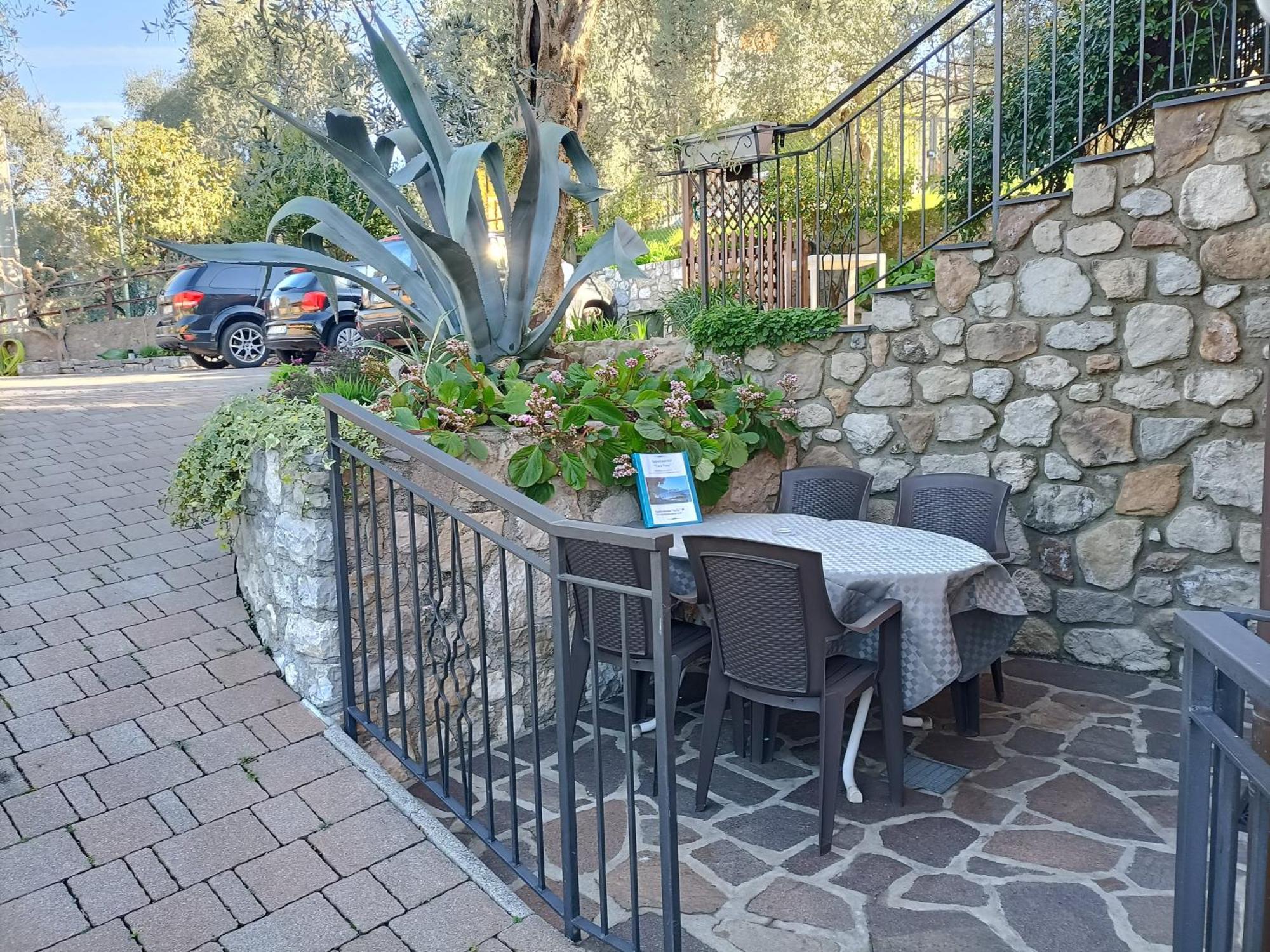 Appartamenti Casa Nina, Lago,Montagne, Uliveti Brenzone sul Garda Exterior photo