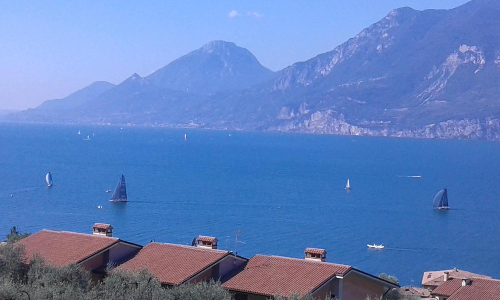 Appartamenti Casa Nina, Lago,Montagne, Uliveti Brenzone sul Garda Exterior photo