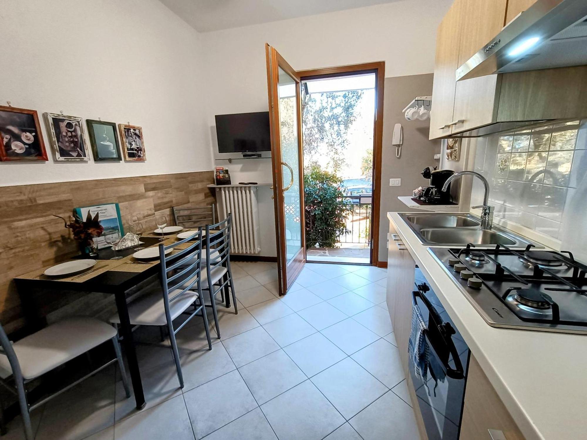 Appartamenti Casa Nina, Lago,Montagne, Uliveti Brenzone sul Garda Exterior photo