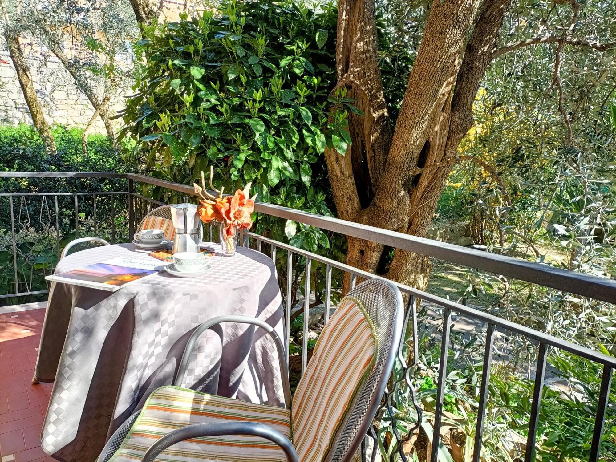 Appartamenti Casa Nina, Lago,Montagne, Uliveti Brenzone sul Garda Exterior photo